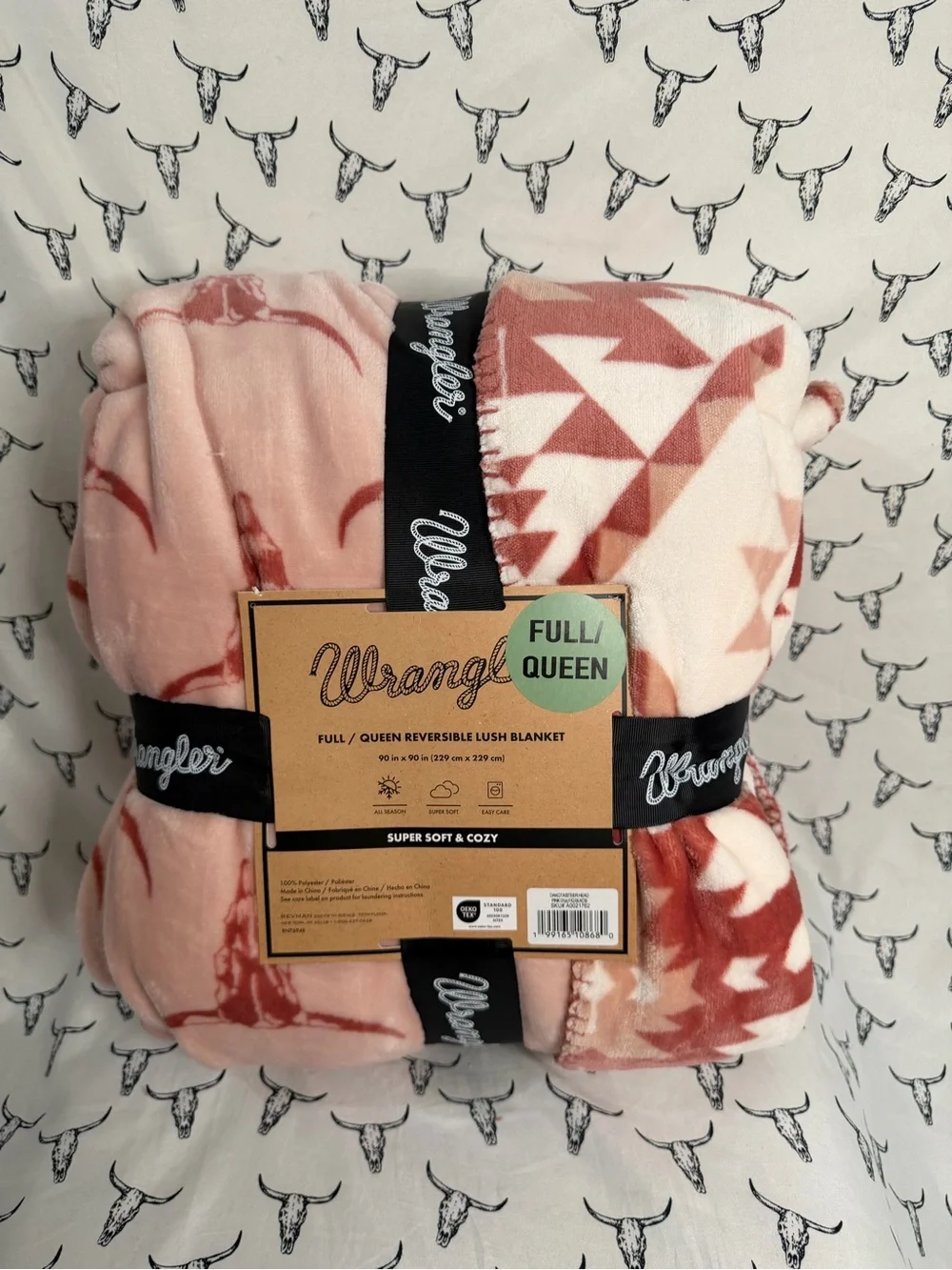 Wrangler Reversible Lush Blanket in Pink & Cream